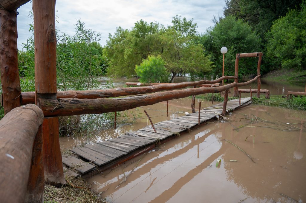 Continúa “bandera roja” en el Río Xanaes por la llegada de más agua y la crecida del cauce