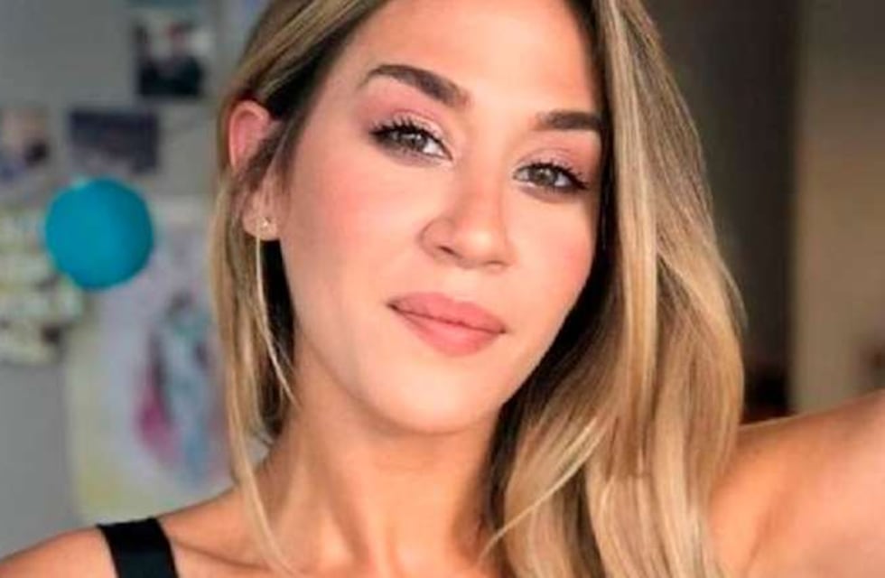 Jimena Barón desafió la censura frente al espejo y apenas tapada con una mano: “Todo lo que fui el finde”