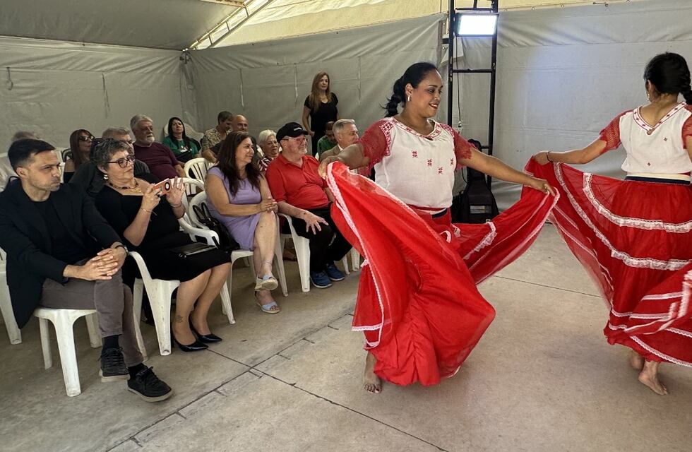 La comunidad paraguaya brilla con su cultura en la Feria Internacional del Libro de Villa Carlos Paz