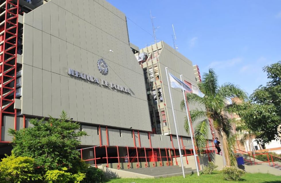 Escándalo en Córdoba: acusan a un policía de fotografiar a compañeras en el baño