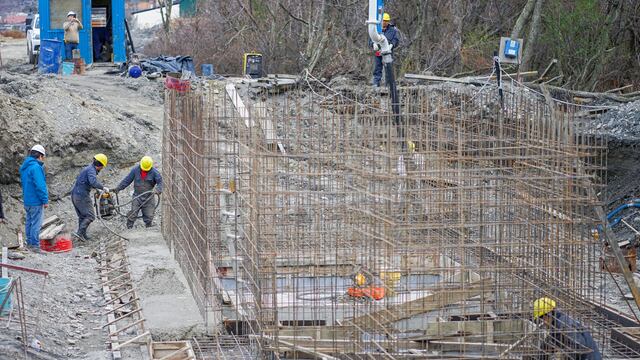 Ushuaia: la DPOSS reinició obras de los nuevos colectores cloacales