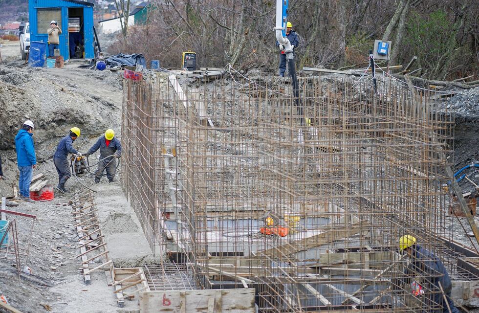 Ushuaia: la DPOSS reinició obras de los nuevos colectores cloacales