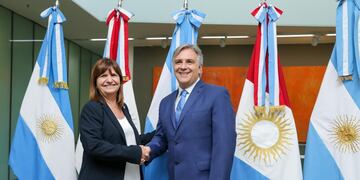 La ministra de Seguridad de la Nación, Patricia Bullrich, con el gobernador de Córdoba, Martín Llaryora (Provincia de Córdoba).