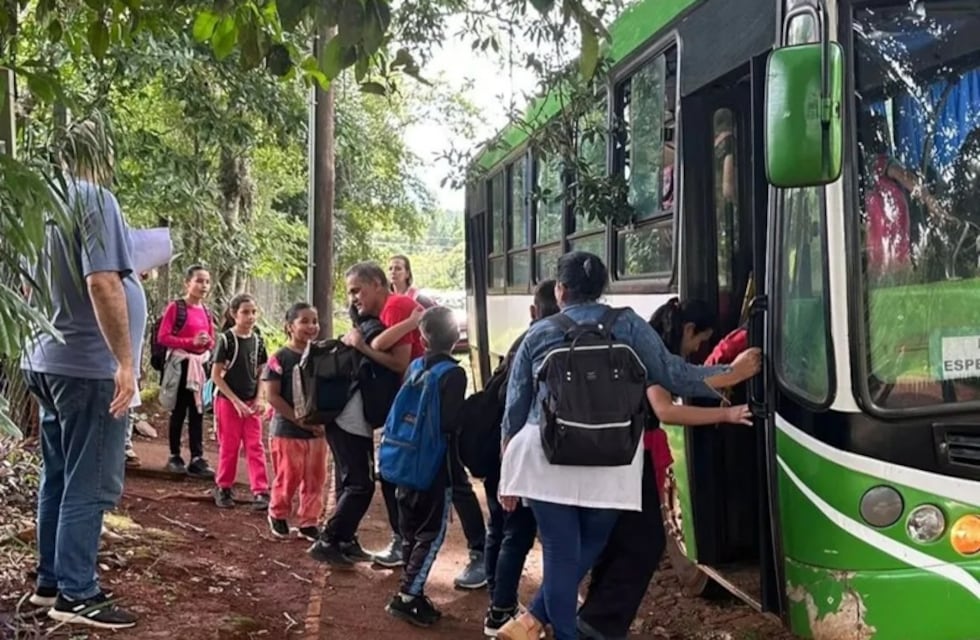 El municipio de Puerto Esperanza se hizo cargo del transporte urbano tras licitaciones fallidas y evalúa ampliar la flota