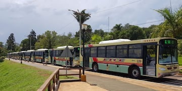 Eldorado: choferes iniciaron un paro por falta de pago y el municipio activó transportes de emergencia.