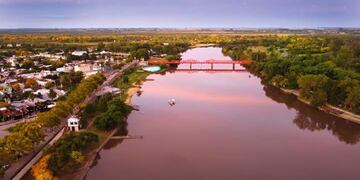 Río Gualeguaychú - Puente Méndez Casariego. Foto: Web.