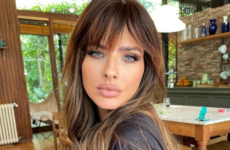 La China Suárez posó con un jugado look “total black” y conquistó a sus seguidores