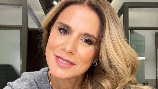 A los 58 años, Flavia Palmiero se animó a una microbikini con brillos que resaltó su figura