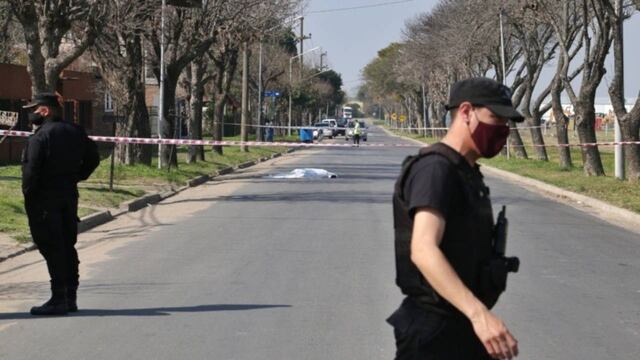 El brutal femicidio se produjo en Granadero Baigorria en la vía pública.