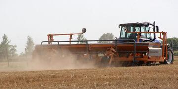 La siembra y fertilización combinadas con rastras