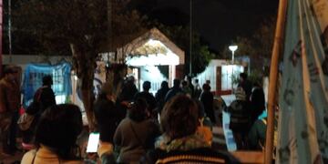 Manifestante entraron violentamente al recinto tras romper la puerta del lugar.