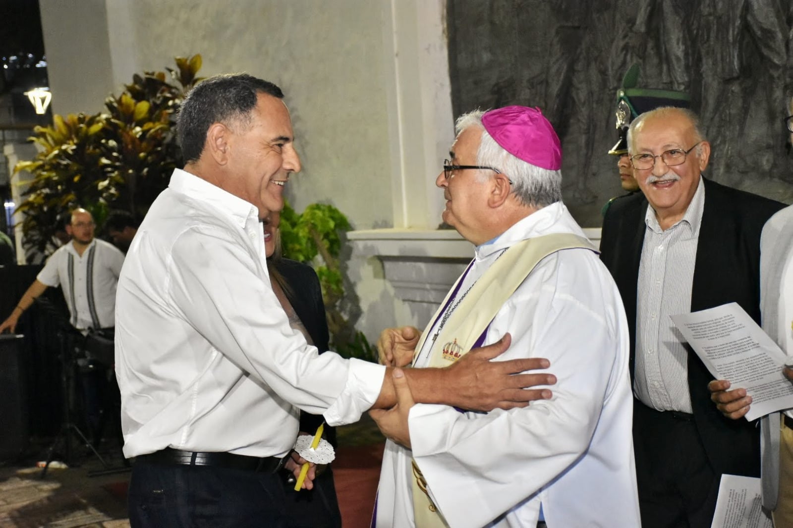 El ministro de Gobierno y Justicia, Regino Amado junto a el arzobispo de Tucumán, monseñor Carlos Sánchez.