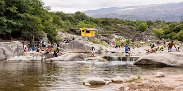 La víctima de 43 años fue encontrada a tres metros de profundidad en el Río Chico de Nono. (Foto: Agencia Córdoba Turismo)