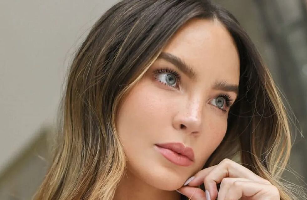 Belinda presumió de su abdomen con el pijama más sexy de todos desde Tailandia