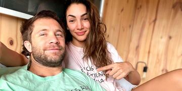 El sincericidio de Nicolás Riera con Thelma Fardín apenas se despierta: “Botoxeada”.