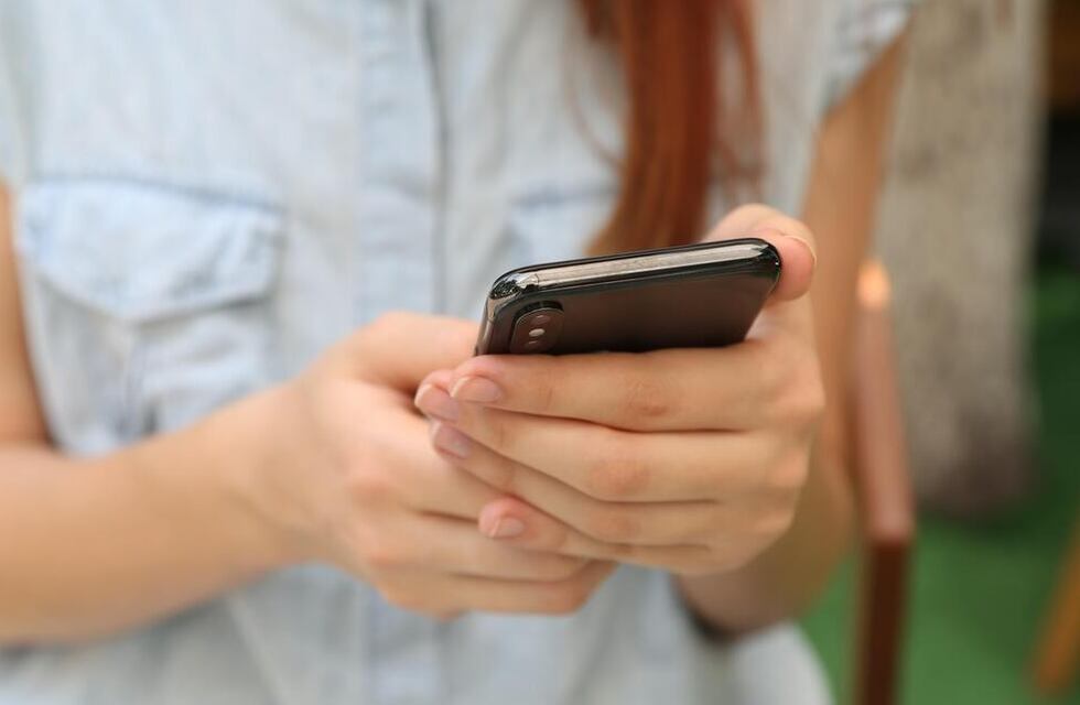 Advierten por una estafa en WhatsApp: es falso el mensaje “para cobrar un bono” en Córdoba