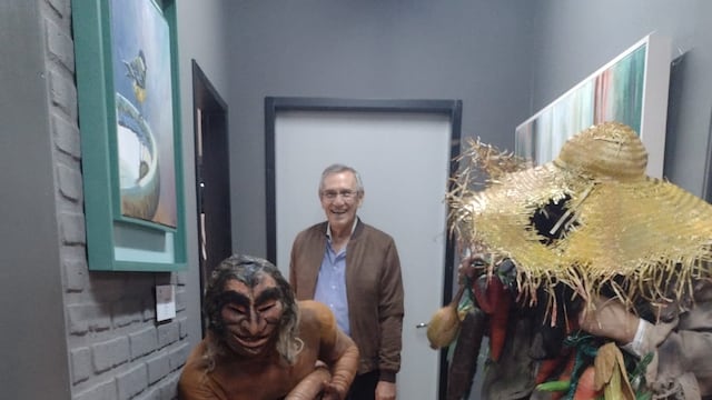 Posadas | El artista Ernesto Engel quemó sus obras y brindó un jopará para todos sus invitados