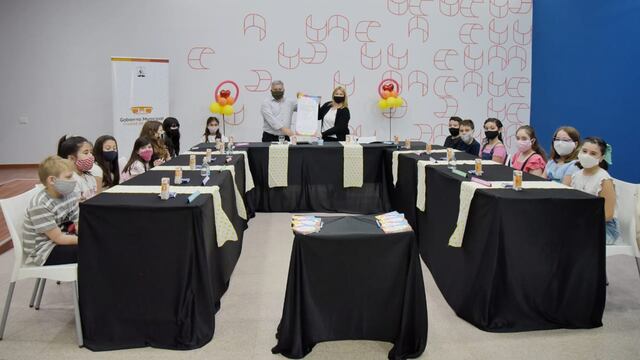 Las Autoridades Municipales junto a los concejeros y voceros de la Infancia