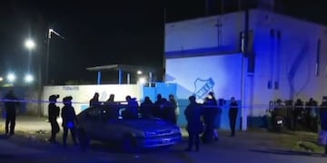 Acribillaron a un joven frente a un club barrial