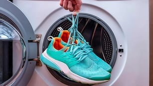 Dos cordobeses explicaron porqué es malo lavar zapatillas en lavarropas.