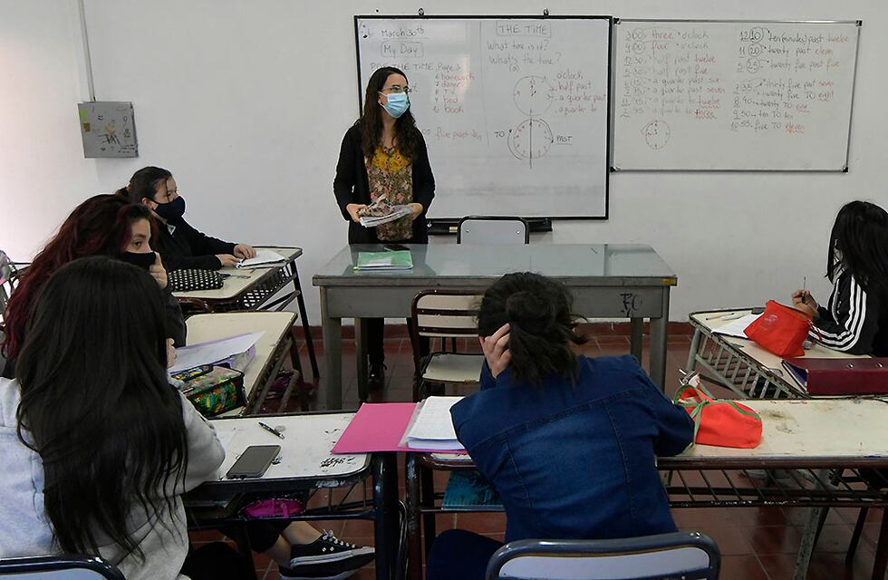 Restricciones en Salta: sigue la presencialidad escolar y se restringe la capacidad en el sector gastronómico