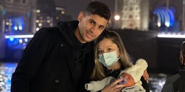 Romero, su pareja y su hijo Valentino durante unas vacaciones.