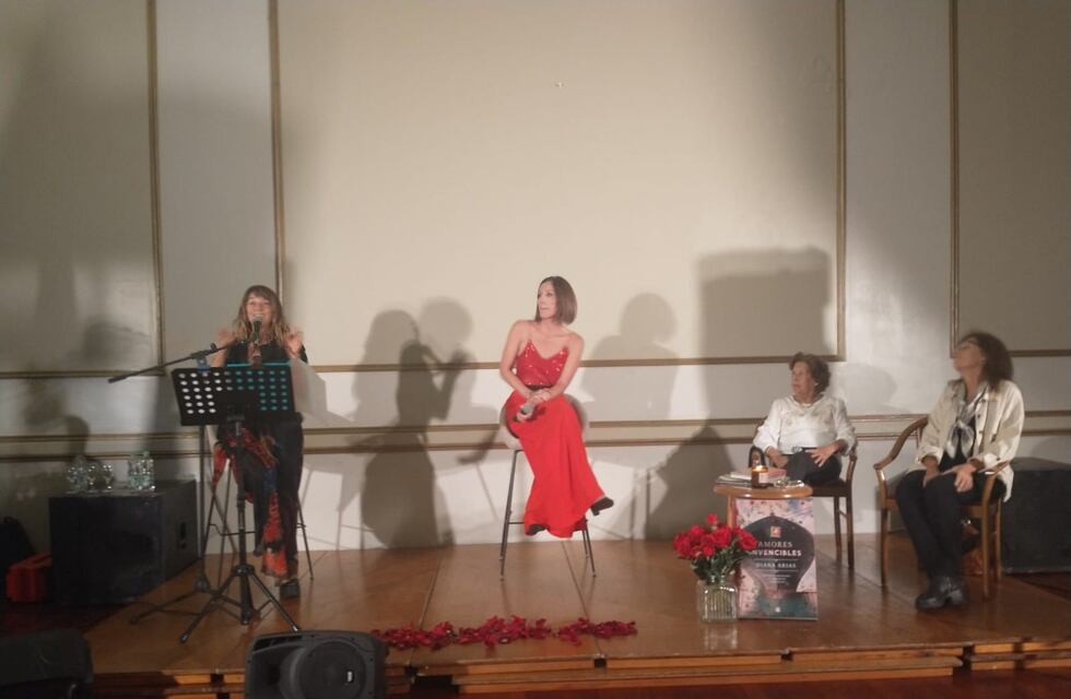 Diana Arias presentó “Amores invencibles” en la Sociedad Italiana de Tres Arroyos