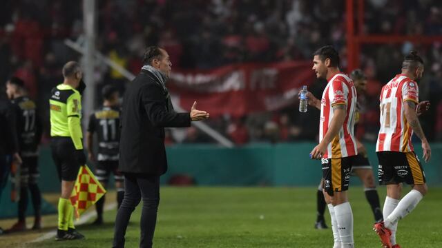 Lucas Bovaglio y el Tano Graciani, habitual ejecutor de los penales. La polémica por los que no le cobran a Belgrano (Facundo Luque / La Voz).