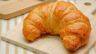 Ideal para la merienda: la receta imperdible de medialunas caseras.