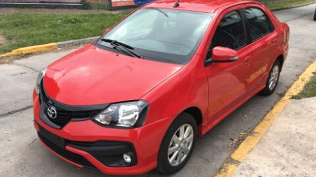 Le robaron su Toyota Etios rojo en menos de 24 horas.