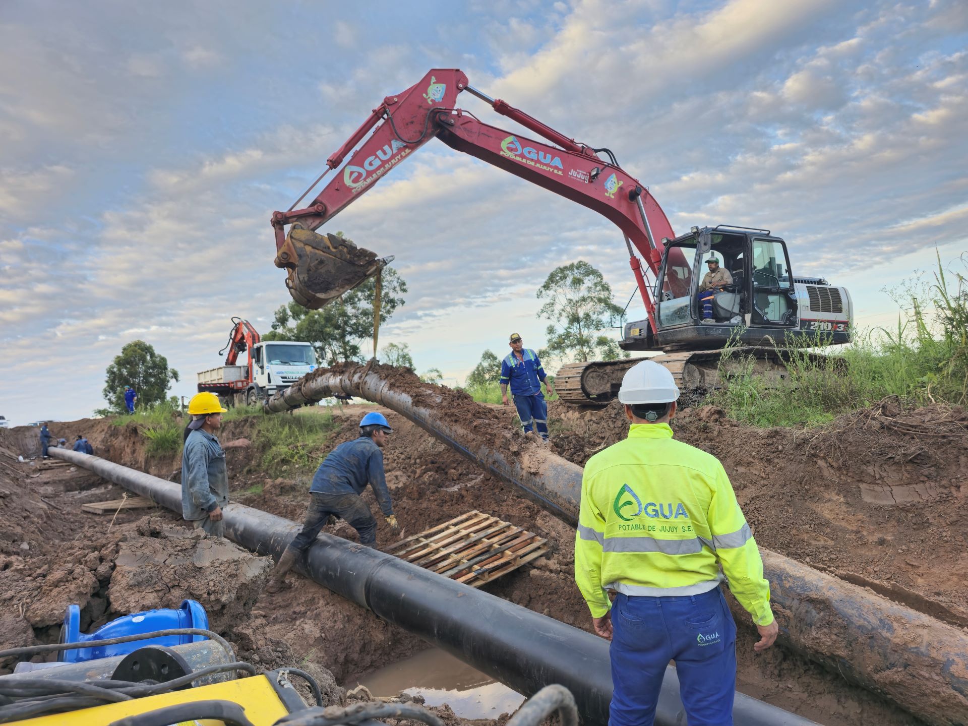 Para resolver crónicos problemas de suministro, reemplazaron 85 metros de un acueducto