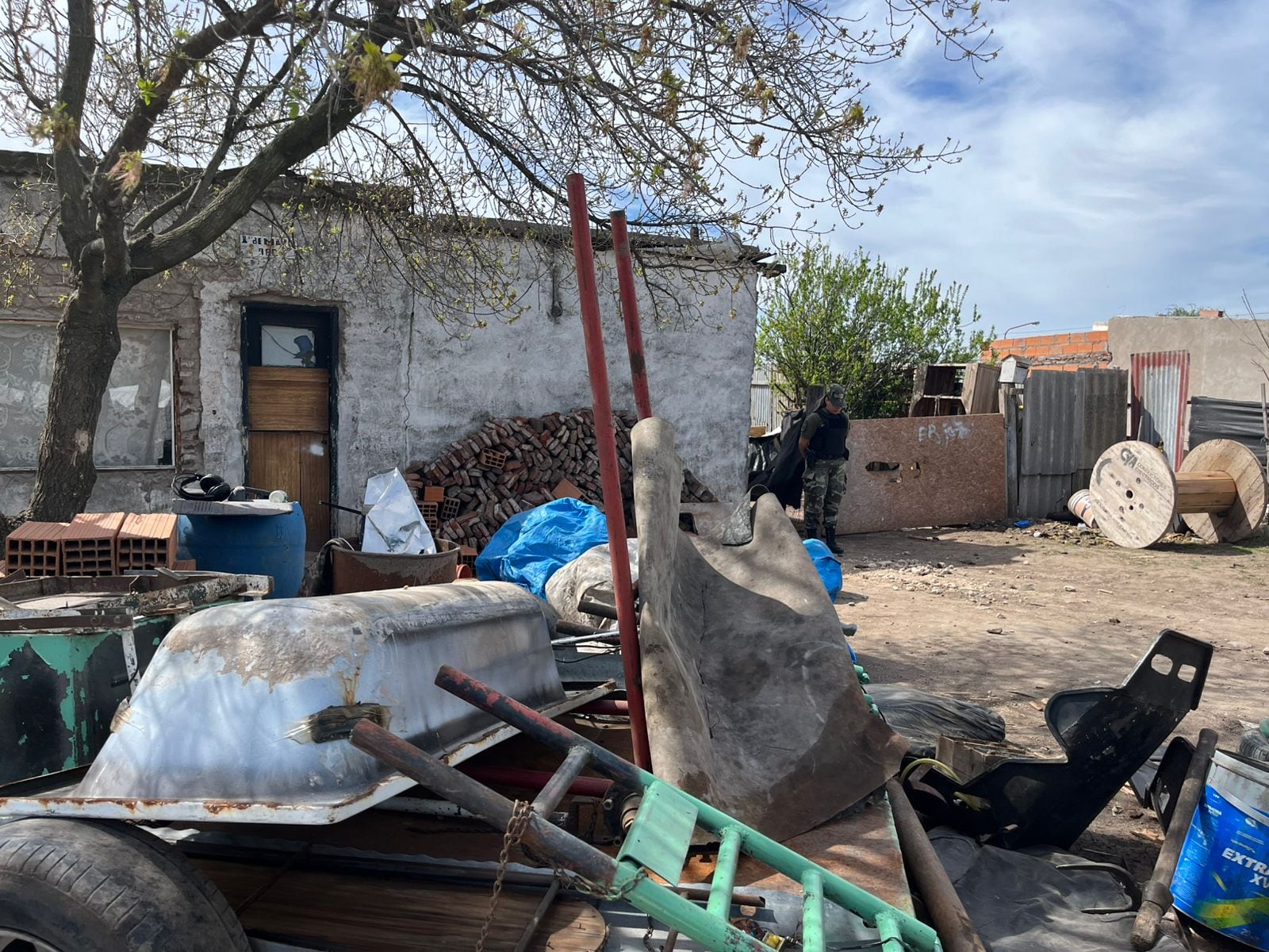 Allanamiento en Tres Arroyos por hurto en planta de reciclaje: recuperan vehículo y material sustraído