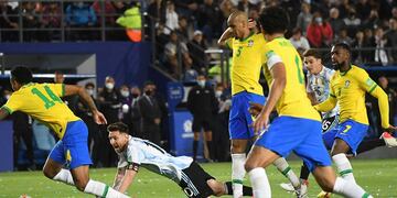La FIFA sancionó a la Selección Argentina por cantos discriminatorios en el partido ante Brasil.