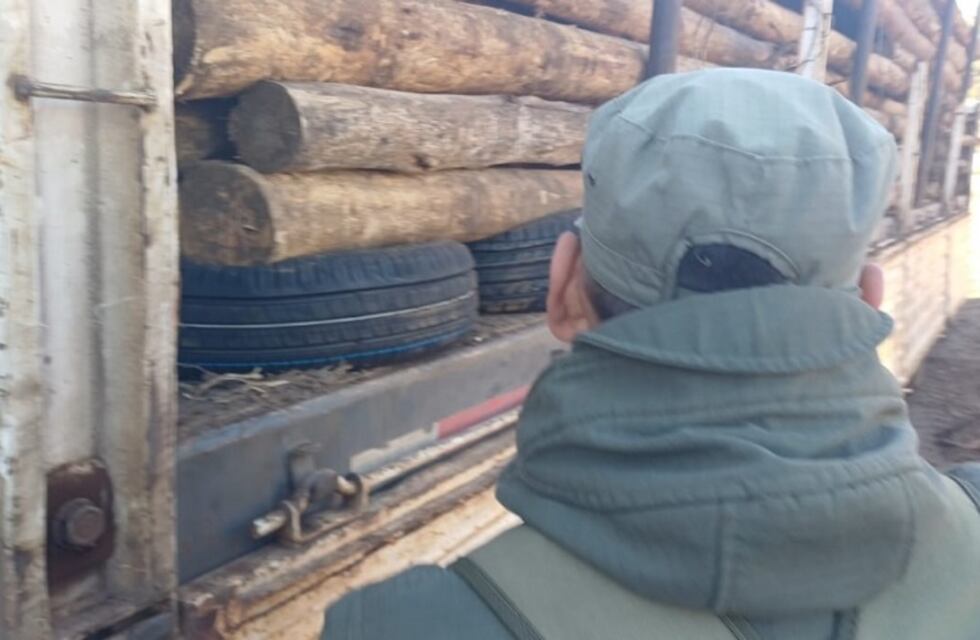Camión que partió de Misiones fue interceptado con cubiertas de contrabando