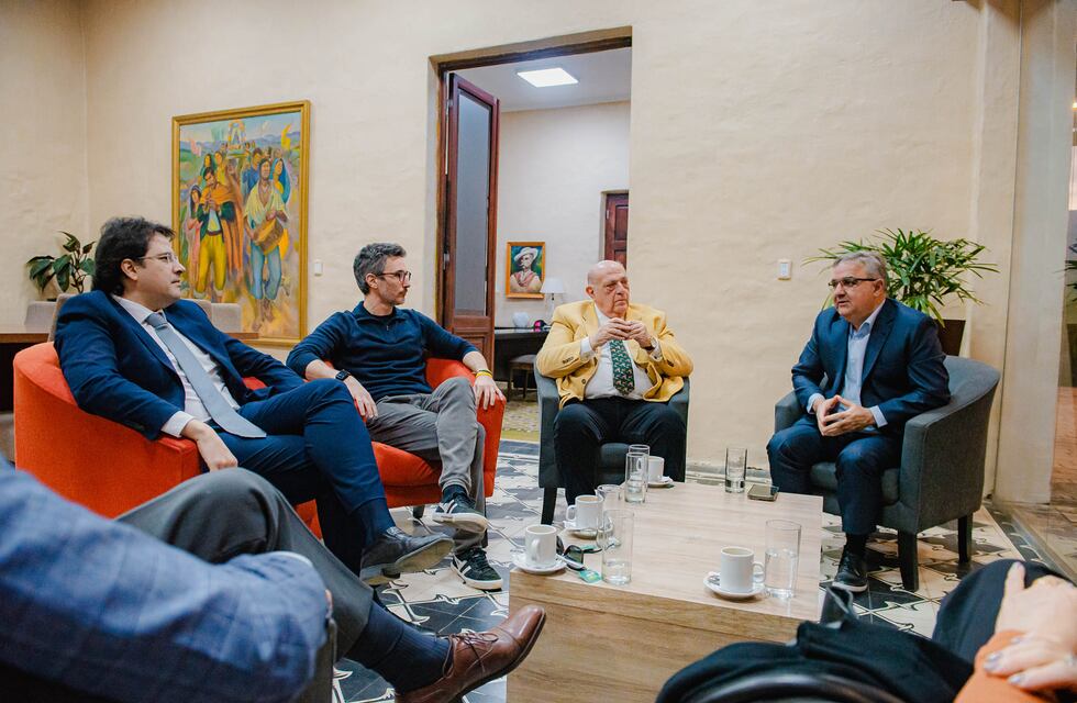 Reunión del doctor Ricardo Sanjuan y Raúl Jalil