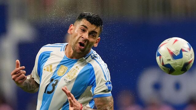 Cristian Romero, defensor de Argentina, en el partido ante Canadá por la Copa América. (Fotobaires)