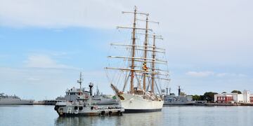 La Fragata ARA “Libertad” estuvo varada en La Plata.