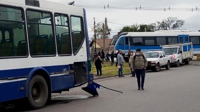 El colectivo de Saeta luego del accidente.