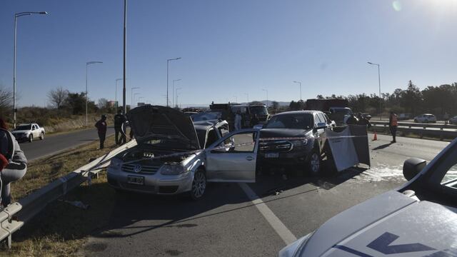 Otro siniestro vial trágico en Córdoba, sobre avenida Fuerza Aérea. (Facundo Luque/La Voz)