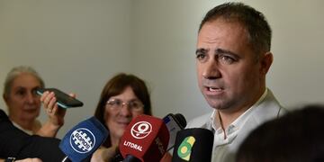 Mauricio Davico intendente de Gualeguaychú en la reunión con intendentes entrerrianos.