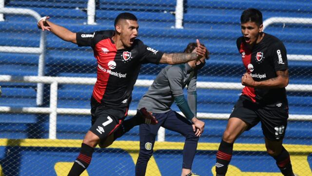 Festejo de los chicos de Newell's que derrotaron a Central en reserva. (@Newells)