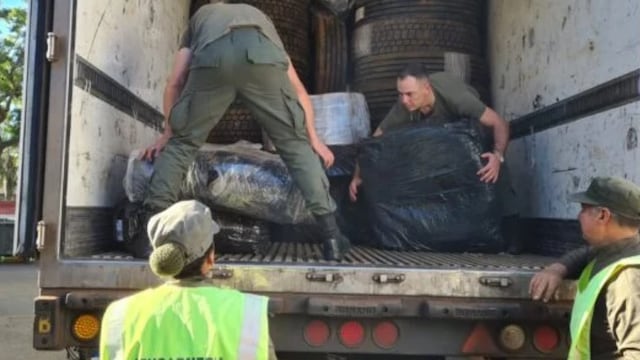 Secuestran contrabando de neumáticos en Posadas.