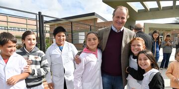 Inauguración de escuela en Carbó
