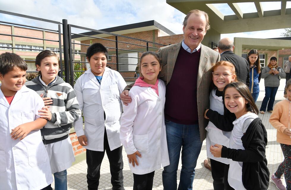 Bordet inauguró el nuevo edificio de la escuela secundaria de Carbó