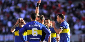 Marcos Rojo se fue expulsado a los 15 minutos.