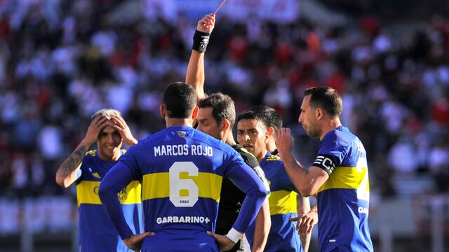 Marcos Rojo se fue expulsado a los 15 minutos.