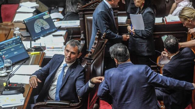 El presidente de Diputados, Martín Menem, y el jefe del bloque Unión por la Patria, Germán Martínez (Foto: Federico López Claro)