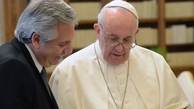 Alberto Fernández junto a Francisco en el Vaticano, en enero de 2020. (Foto: Presidencia)