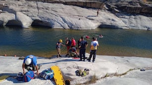 Un turista intentó rescatar a su pareja y murió ahogado.