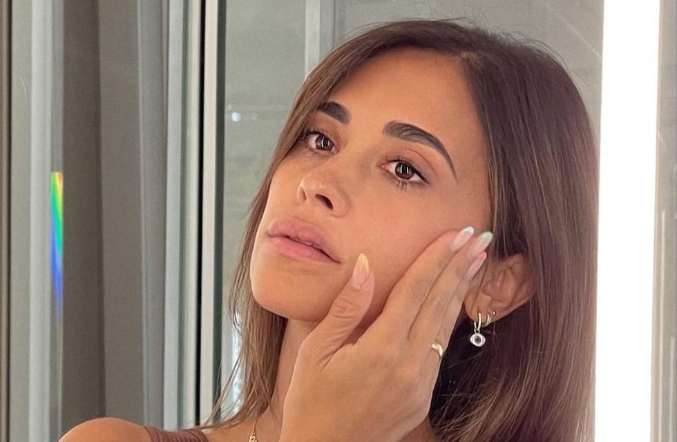 Antonela Roccuzzo le puso color al entrenamiento y activó el cuerpo con un look muy revelador